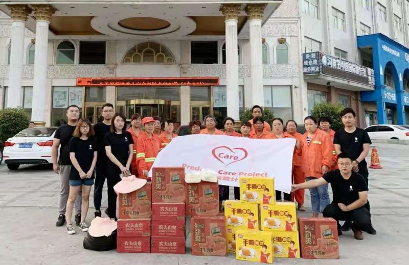 獵鷹關(guān)愛計劃 | 慰問高溫下的城市美容師！